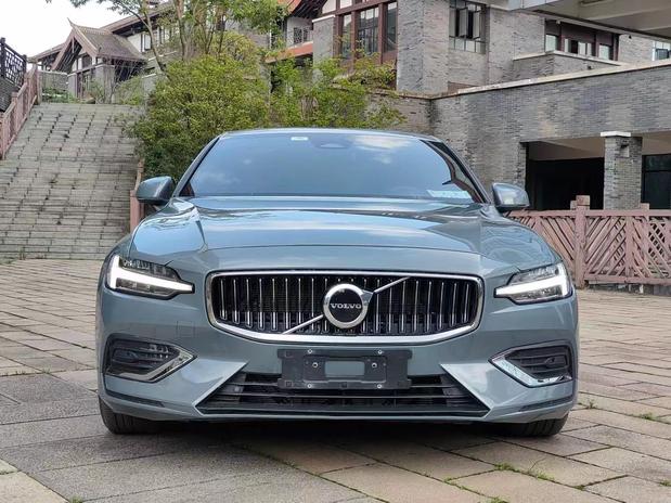 r1017606-volvo-s60-2023_0