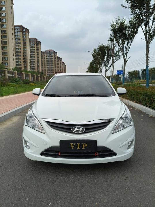 r1017938-hyundai-reina-2013_0