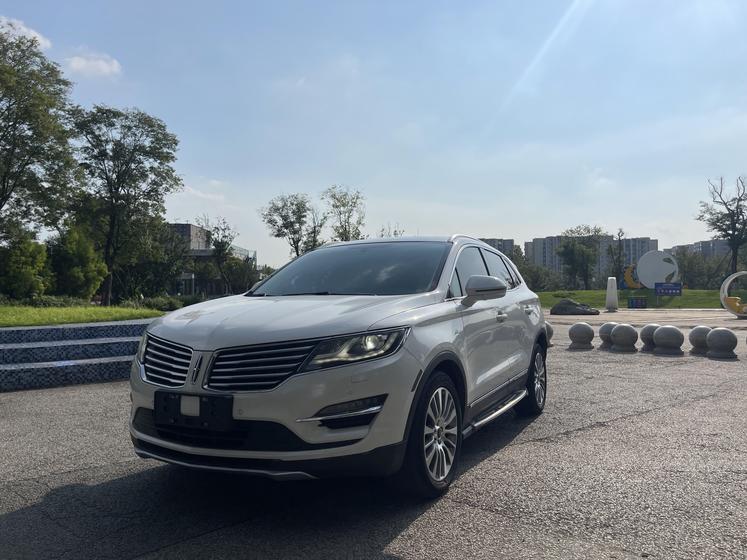 r1018091-lincoln-mkc-2017_0