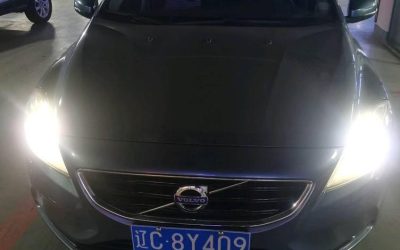 r1018125-volvo-v40-2015_0