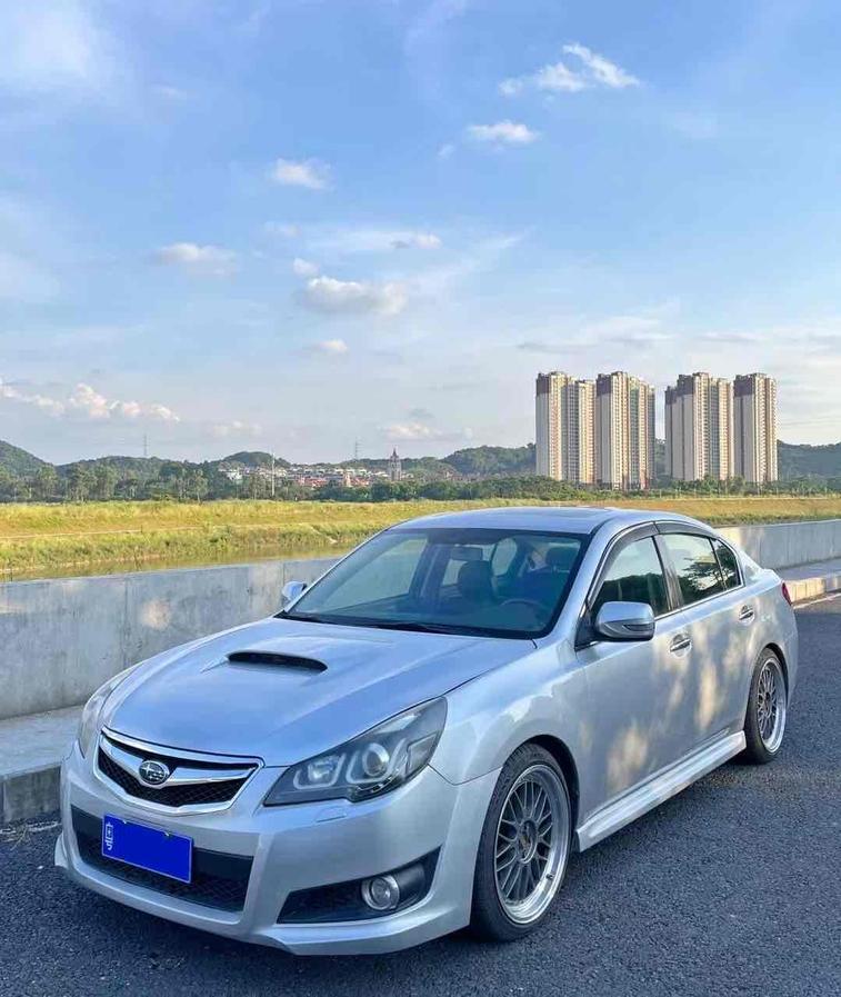 r1018141-subaru-legacy-2010_0