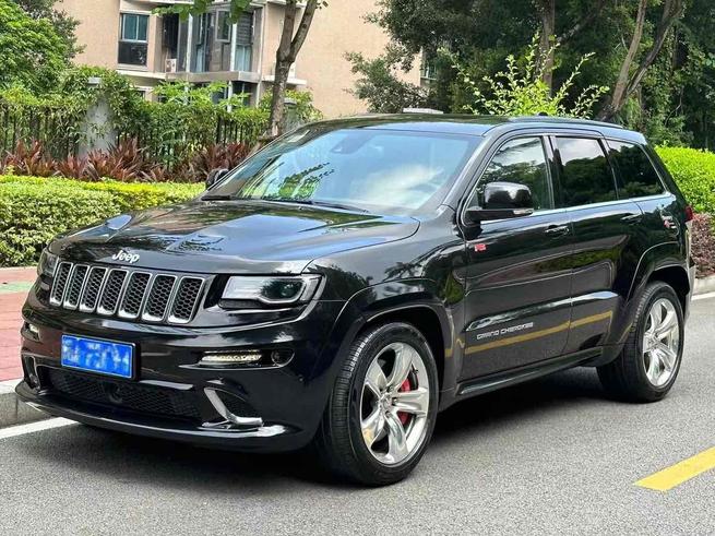 r1018290-jeep-grand-cherokee-srt-2013_0