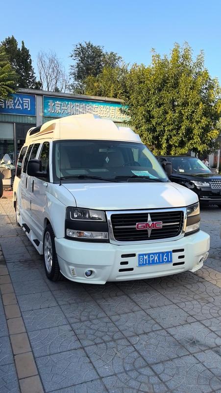 r1018427-gmc-savana-2015_0