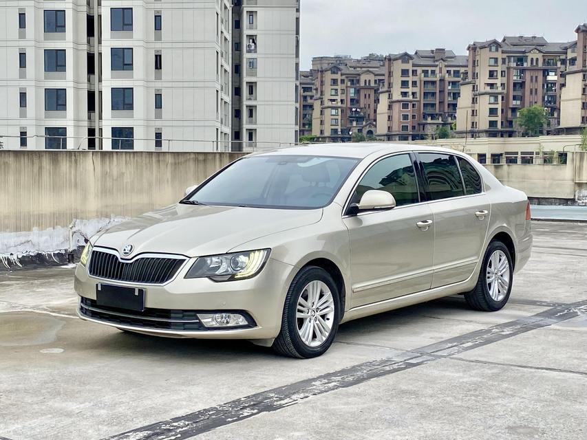 r1018514-skoda-superb-2014_0