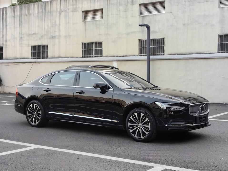 r1018878-volvo-s90-2023_0