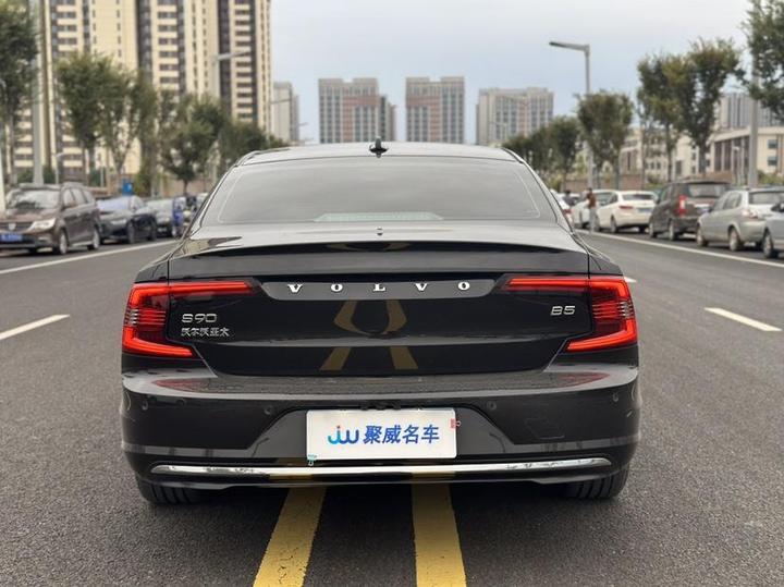 r1018903-volvo-s90-2022_0