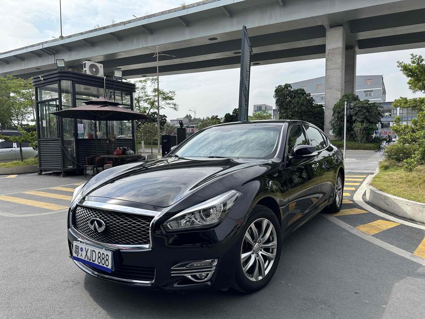r1019138-infiniti-q70-2015_0