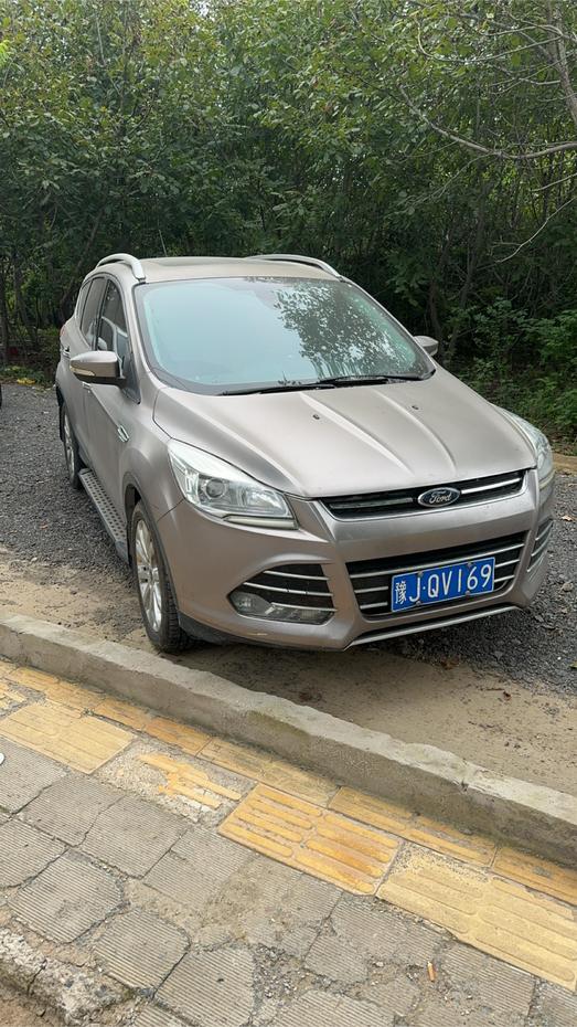 r1019421-ford-kuga-2015_0