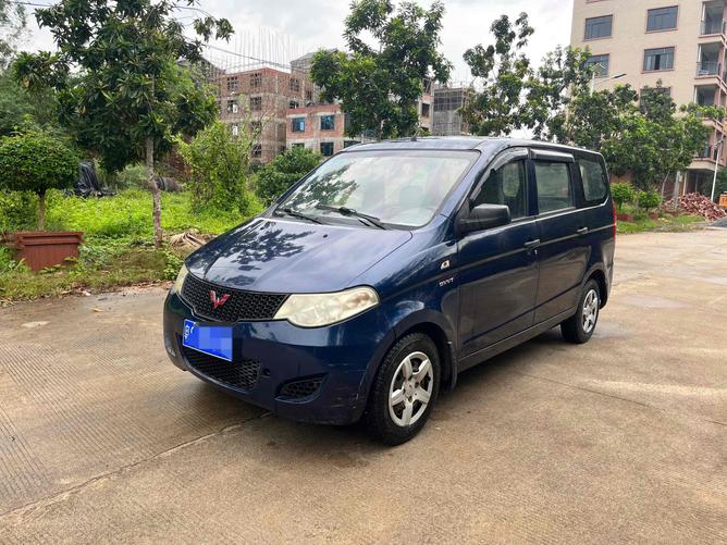 r1019684-wuling-hongguang-2014_0