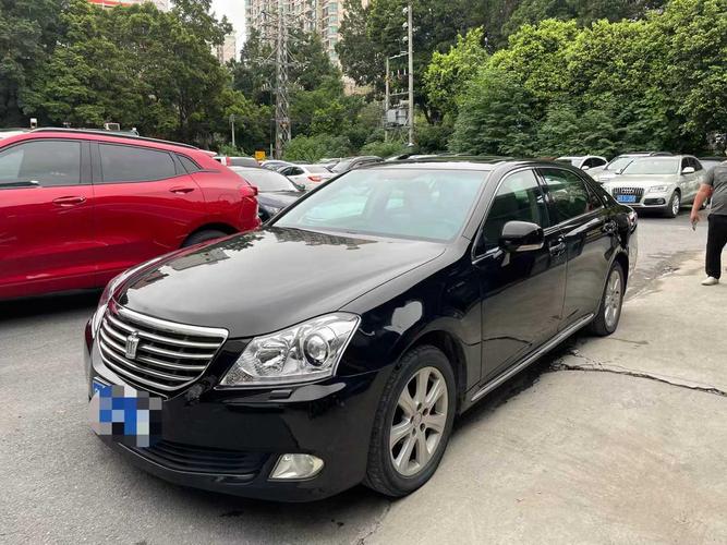 r1019757-toyota-crown-2011_0