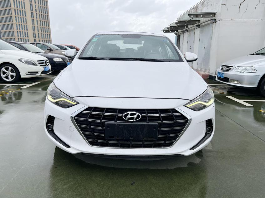 r1019899-hyundai-elantra-2018_0