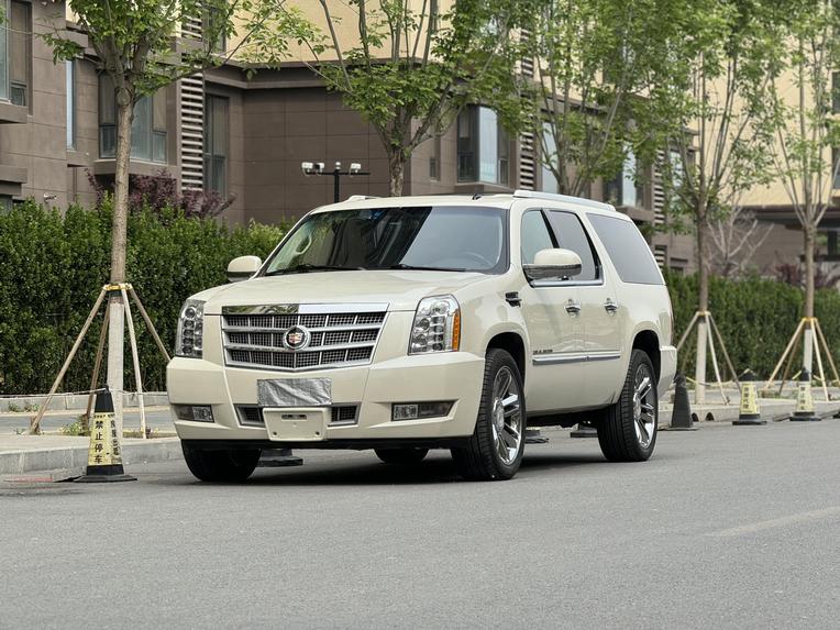 r1019965-escalade-2013_0