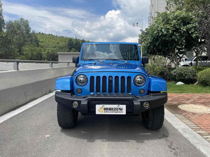 r1020090-jeep-wrangler-2014_0