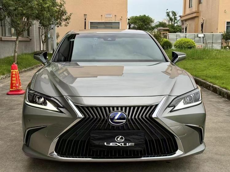 r1020317-lexus-es-2021_0