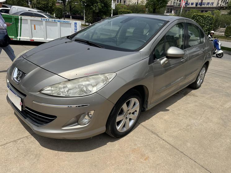 r1020538-peugeot-408-2010_0