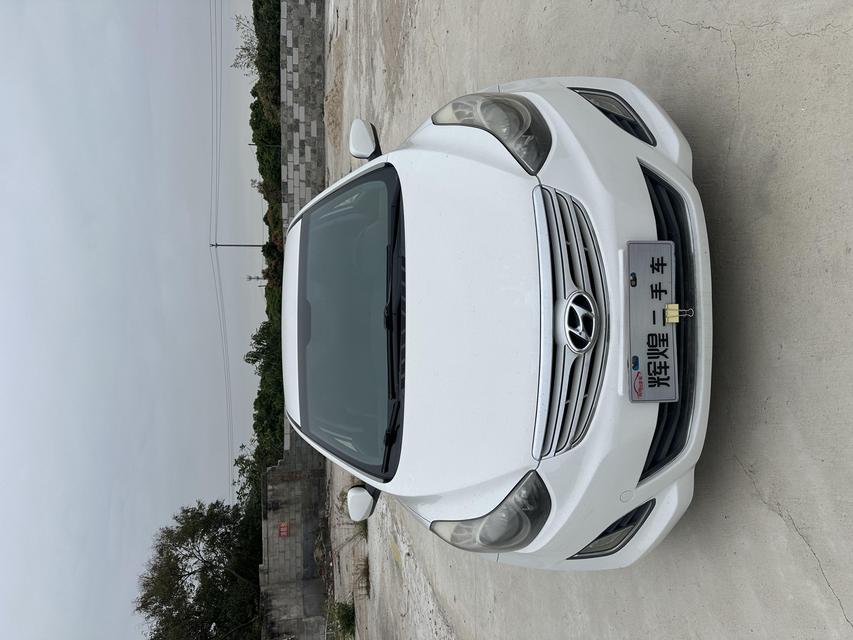 r1020551-hyundai-elantra-2012_0
