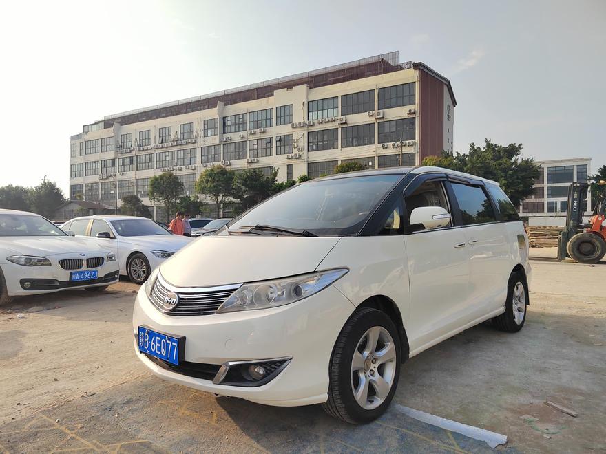 r1020654-byd-m6-2014_0