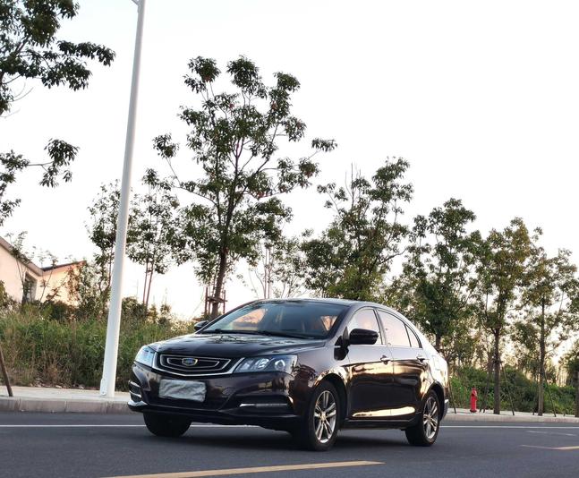 r1020716-geely-emgrand-2017_0
