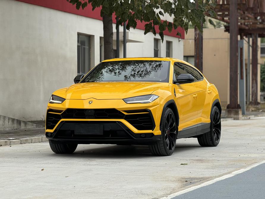 r1021155-lamborghini-urus-2022_0