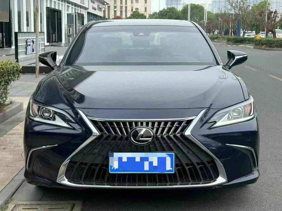 r1021345-lexus-es-2022_0