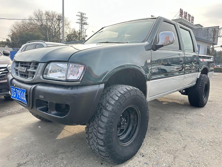 r1021786-isuzu-pickup-2012_0