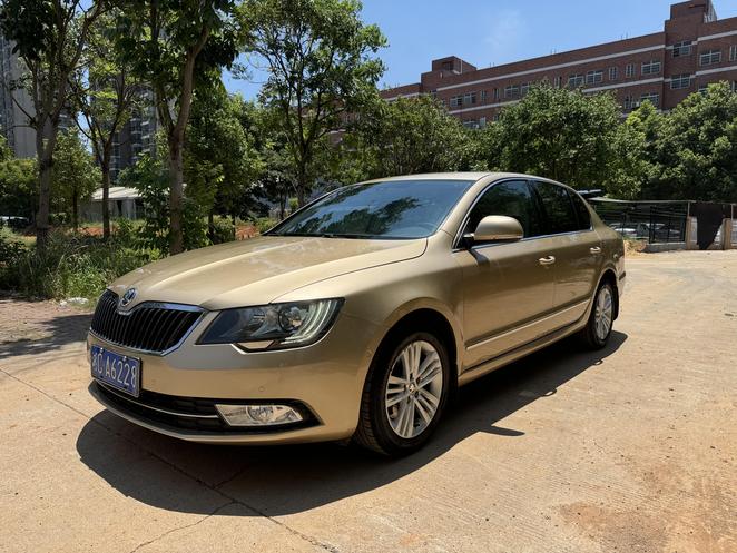 r1021805-skoda-superb-2014_0