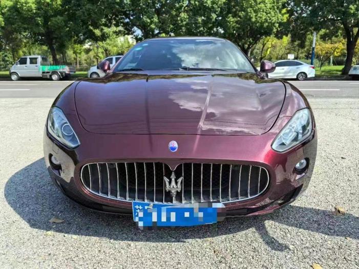 r1021846-maserati-granturismo-2012_0