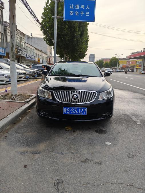 r1019046-buick-lacrosse-2011_0