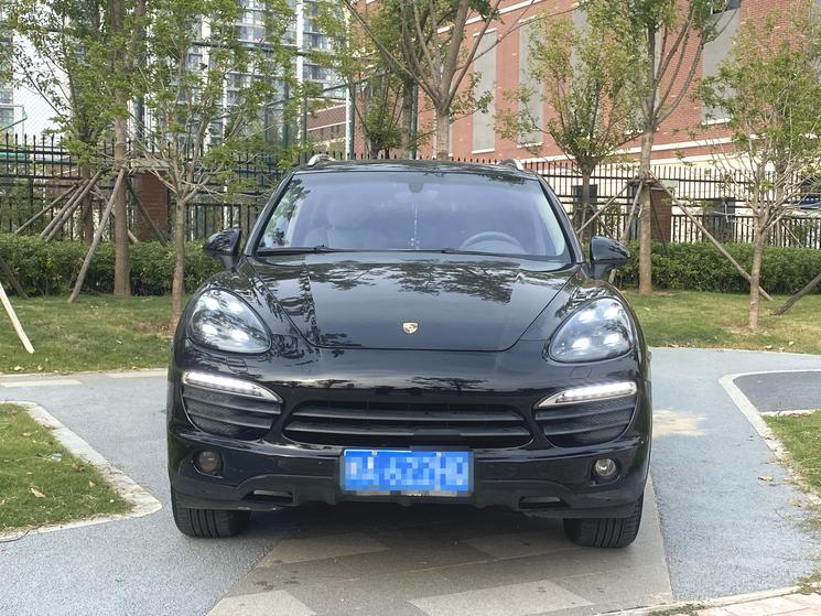r1019097-porsche-cayenne-2010_0