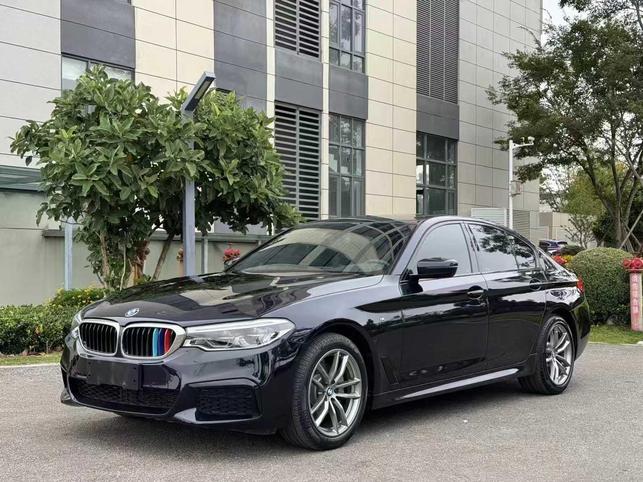 r1019365-bmw-5-series-2022_0