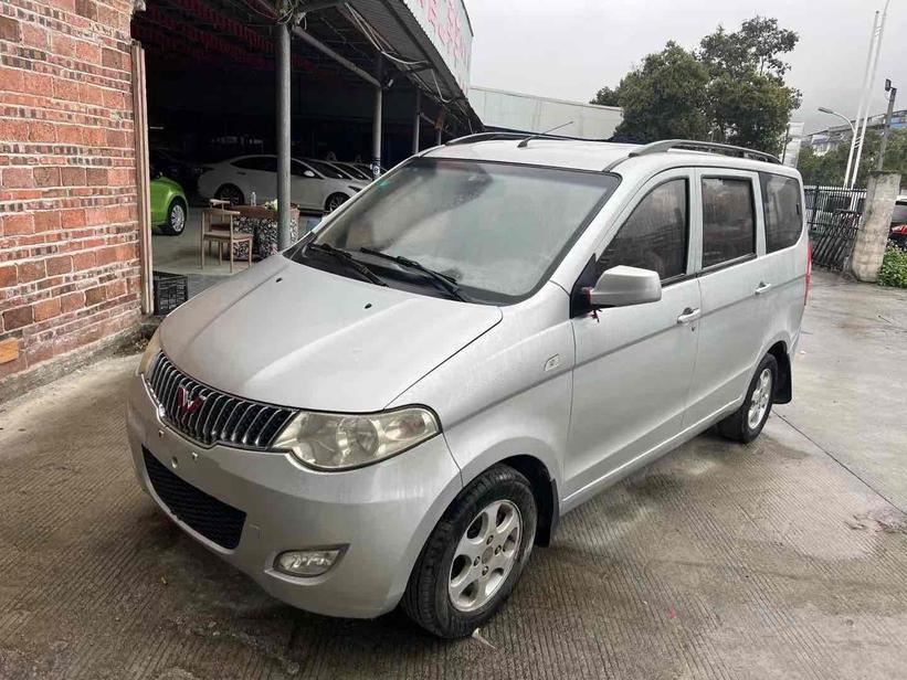 r1019375-wuling-hongguang-2015_0