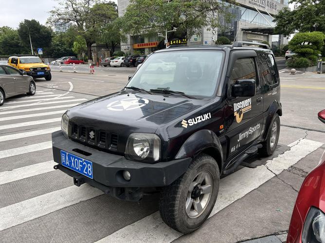 r1019467-suzuki-jimny-2010_0