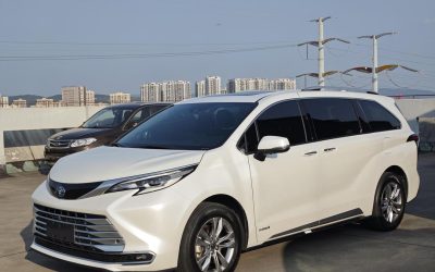 r1019556-toyota-sienna-2022_0