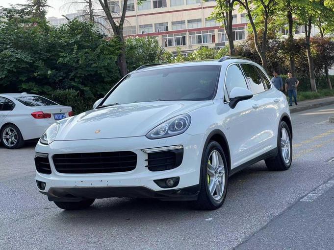 r1019659-porsche-cayenne-2016_0