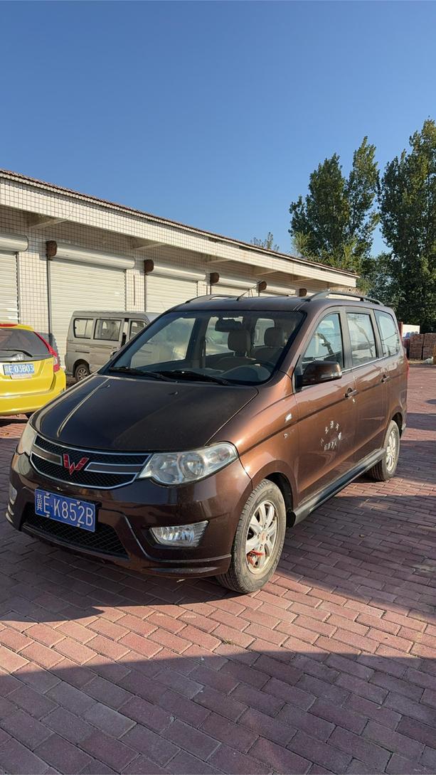 r1019696-wuling-hongguang-2015_0