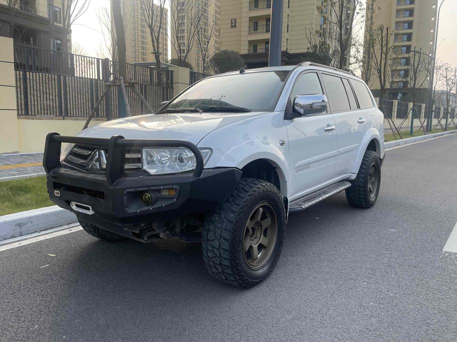 r1019776-mitsubishi-pajero-sport-2014_0