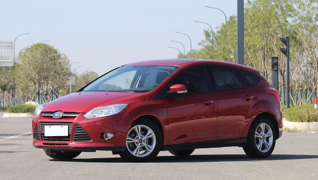 r1019880-ford-focus-2015_0