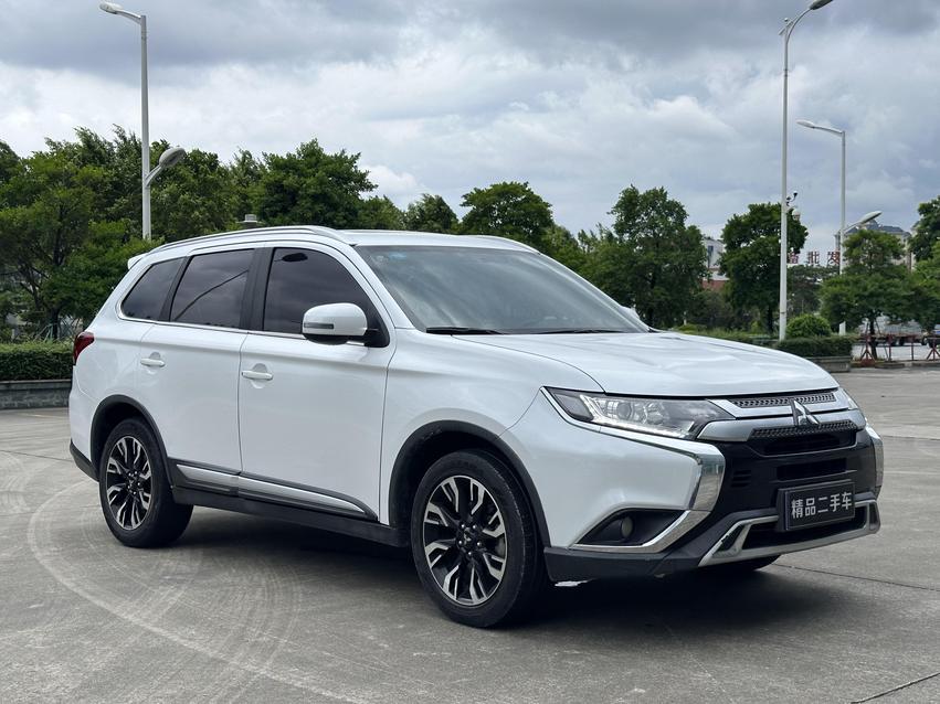 r1019882-mitsubishi-outlander-2019_0
