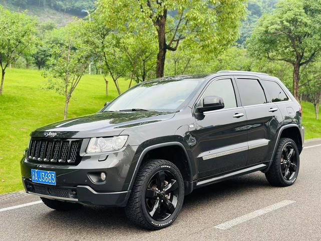 r1019939-jeep-grand-cherokee-2012_0