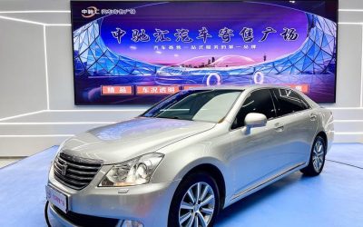 r1020039-toyota-crown-2010_0