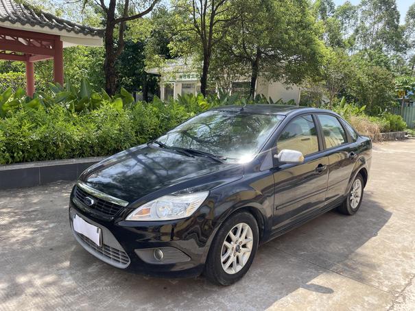 r1020045-ford-focus-2010_0