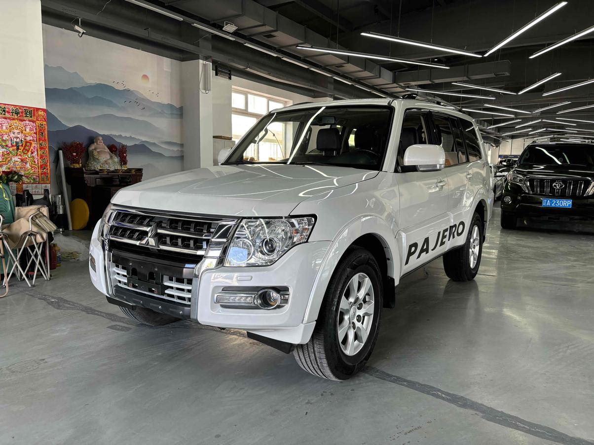 r1020048-mitsubishi-pajero-2016_0
