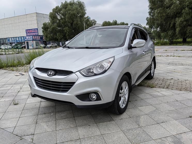 r1020061-hyundai-ix35-2010_0