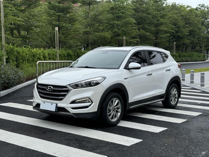 r1020068-hyundai-tucson-2016_0