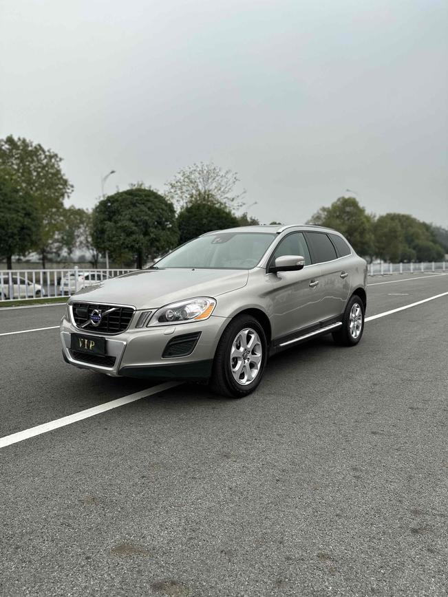 r1020092-volvo-xc60-2013_0