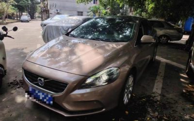 r1020124-volvo-v40-2014_0