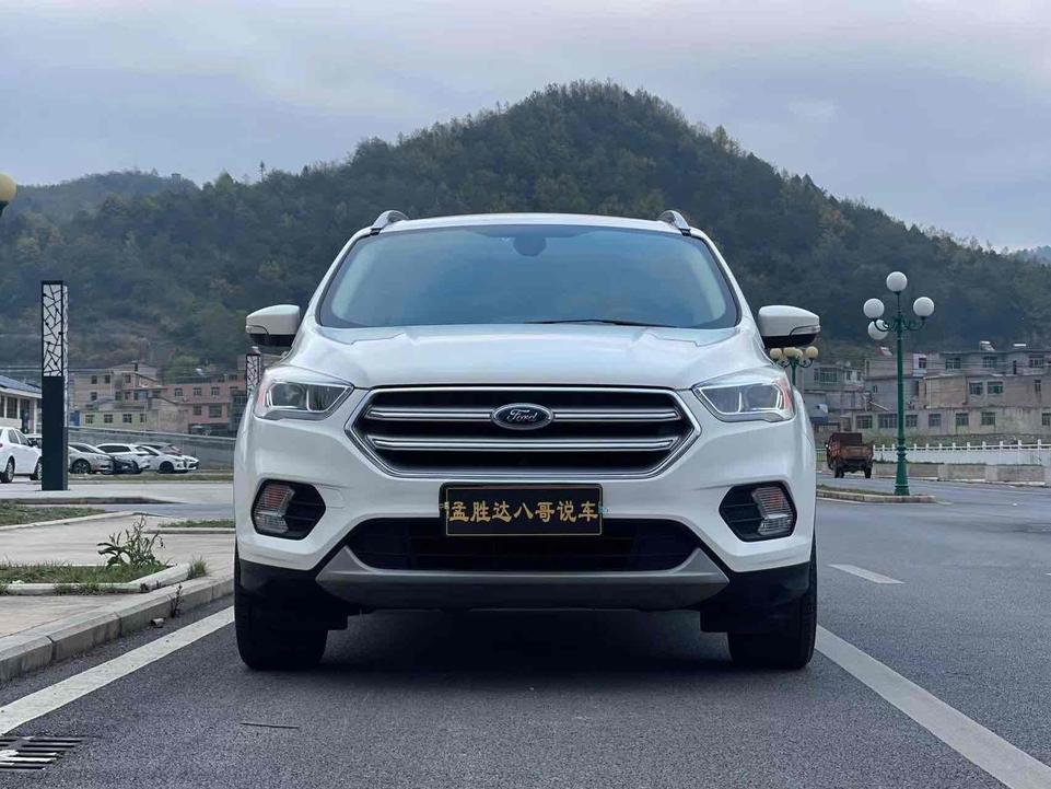 r1020162-ford-kuga-2017_0