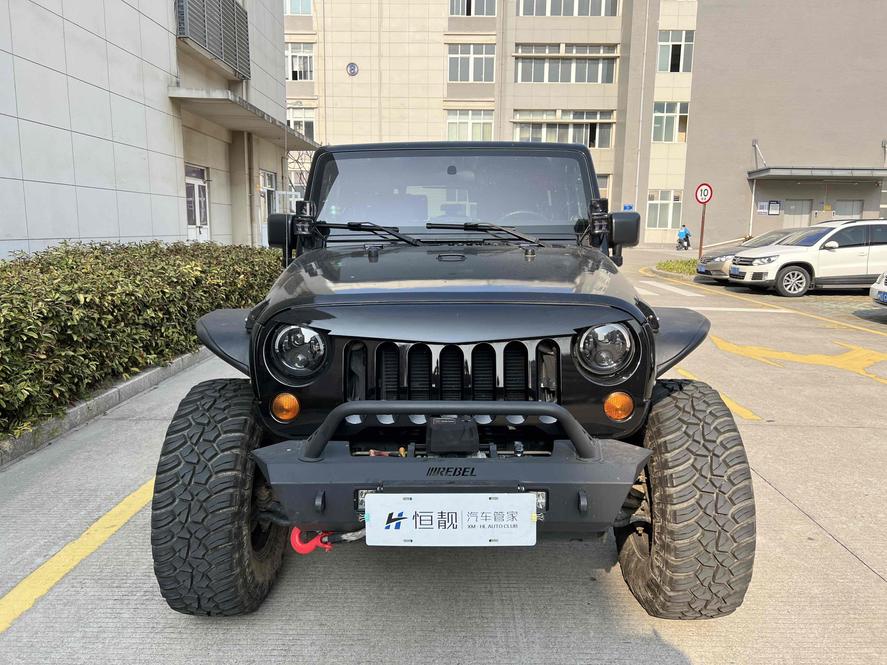 r1020252-jeep-wrangler-2010_0