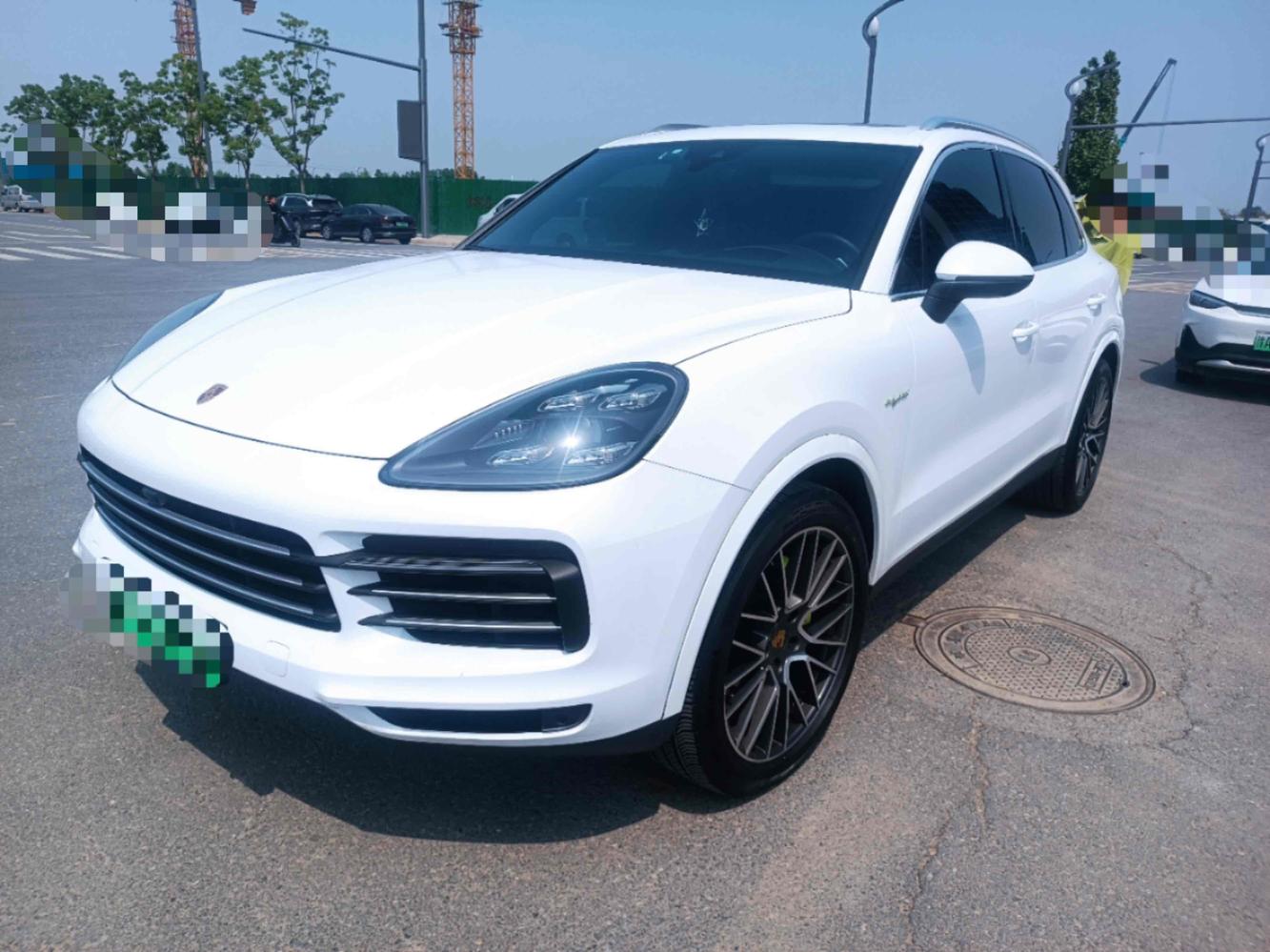 r1020256-porsche-cayenne-2021_0
