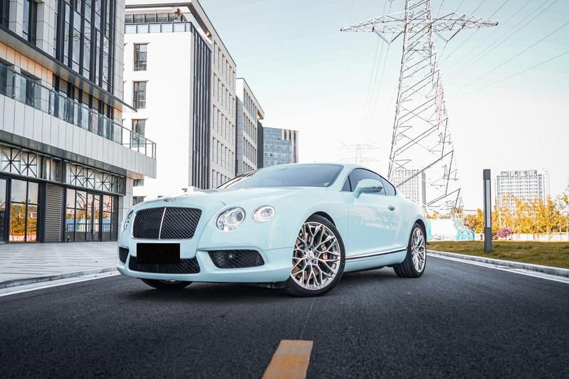 r1020283-bentley-continental-2016_0